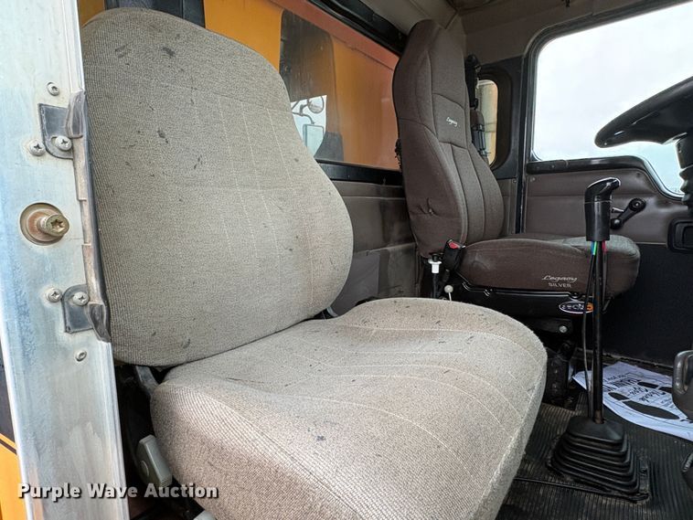 image for item EU8575 2005 Kenworth T800 dump truck