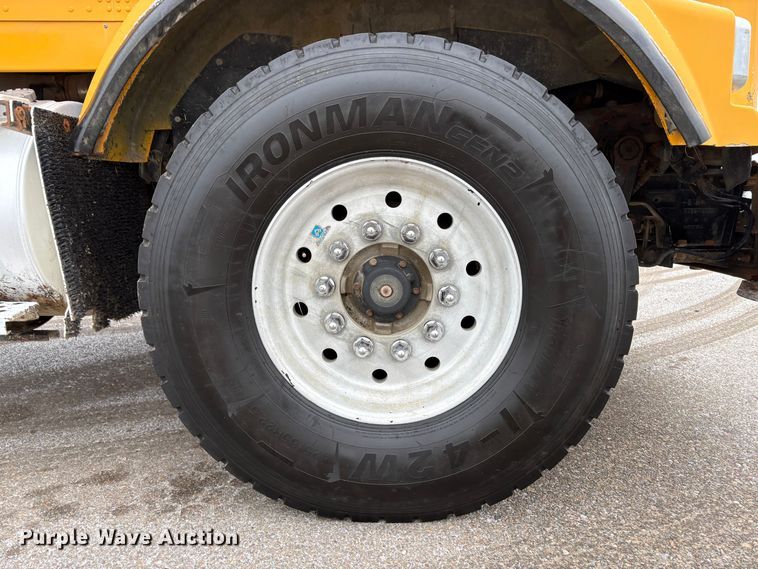 image for item EU8575 2005 Kenworth T800 dump truck