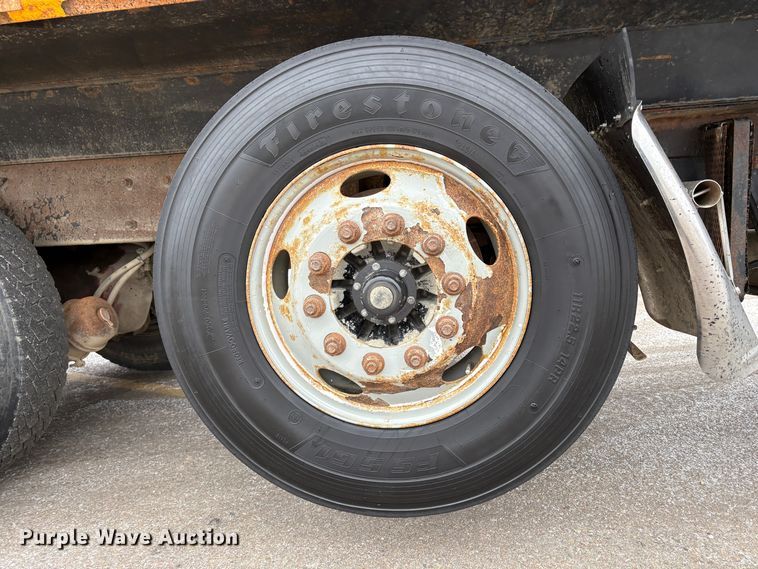 image for item EU8575 2005 Kenworth T800 dump truck