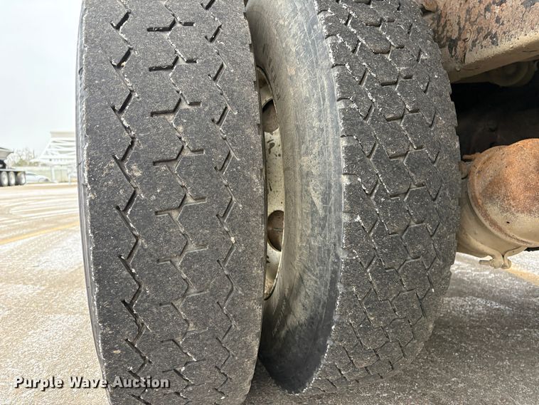 image for item EU8575 2005 Kenworth T800 dump truck