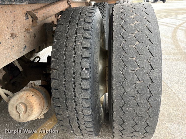 image for item EU8575 2005 Kenworth T800 dump truck