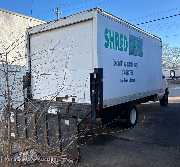 image for item EV3306 1999 Ford E350 box truck