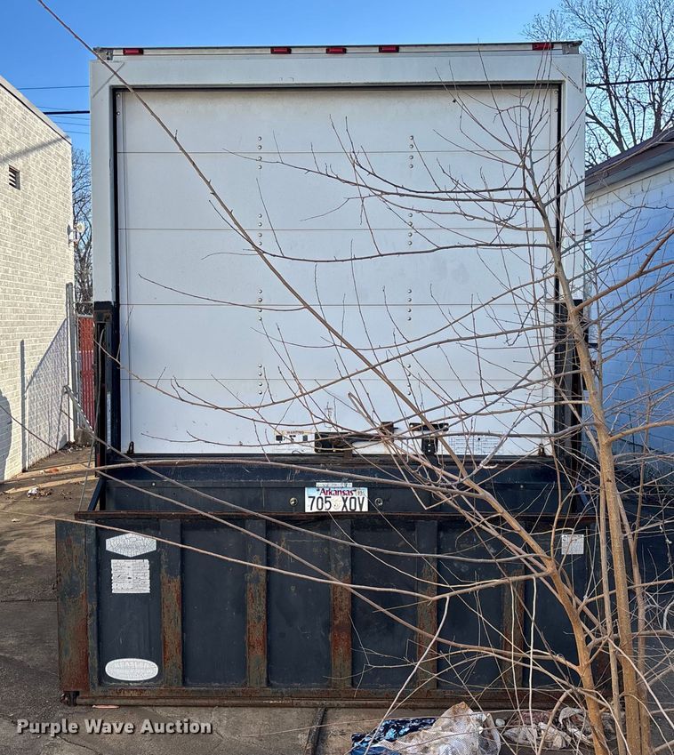 image for item EV3306 1999 Ford E350 box truck