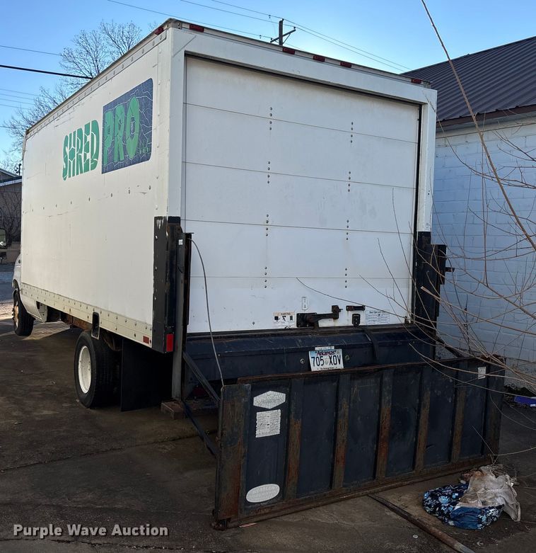 image for item EV3306 1999 Ford E350 box truck