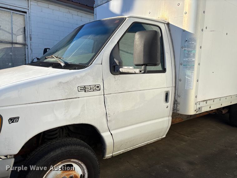 image for item EV3306 1999 Ford E350 box truck