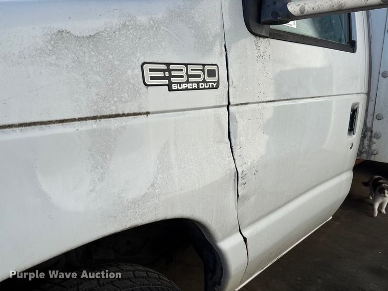 image for item EV3306 1999 Ford E350 box truck