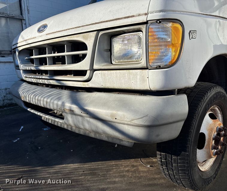image for item EV3306 1999 Ford E350 box truck