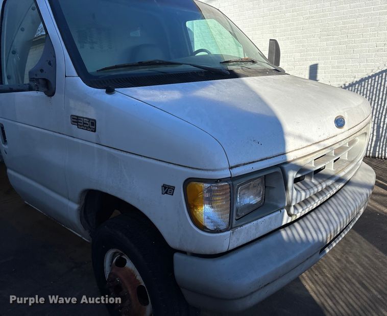 image for item EV3306 1999 Ford E350 box truck