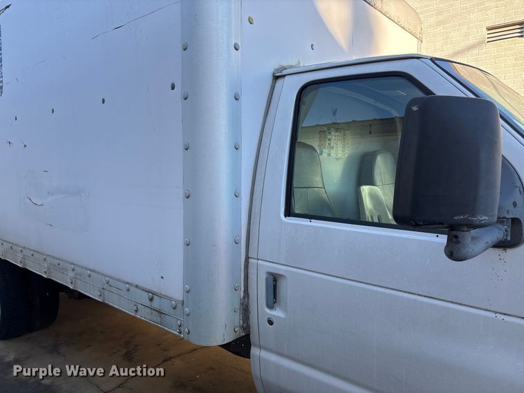 image for item EV3306 1999 Ford E350 box truck