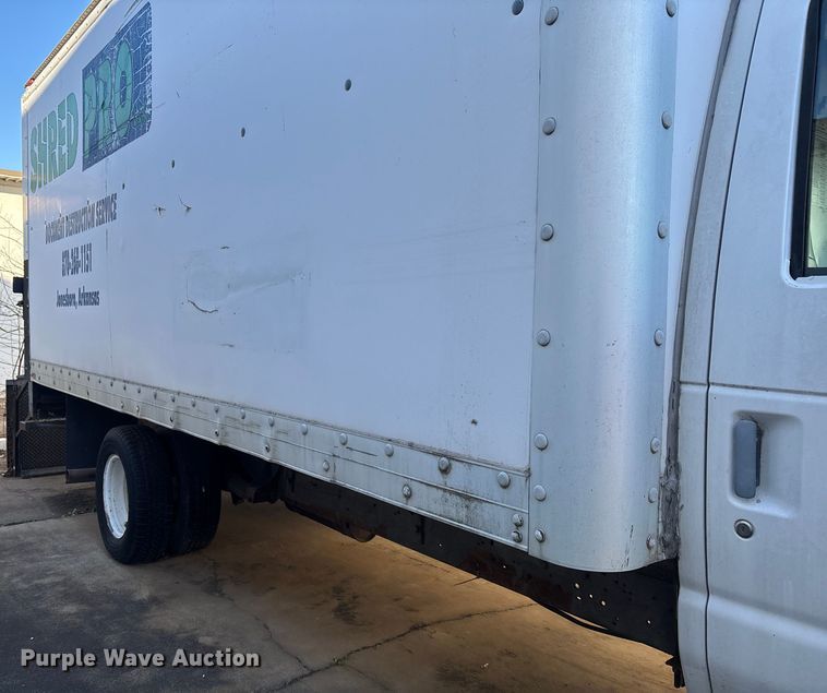 image for item EV3306 1999 Ford E350 box truck