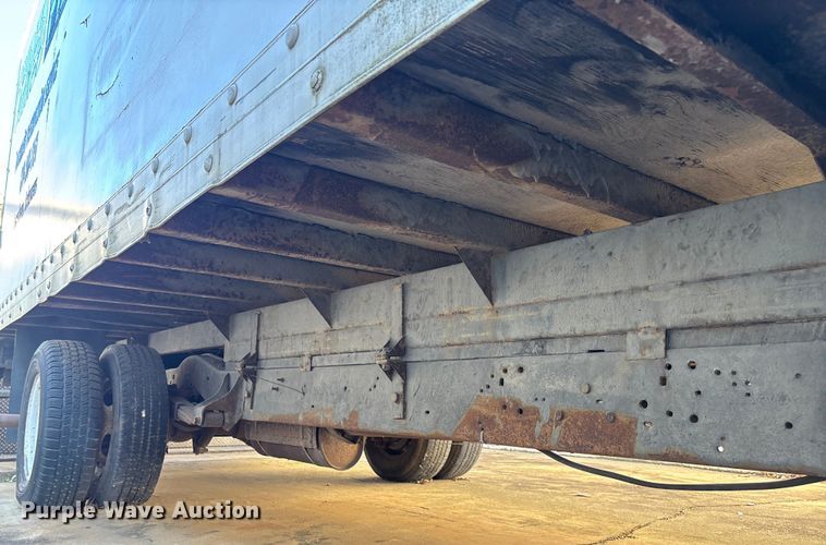 image for item EV3306 1999 Ford E350 box truck