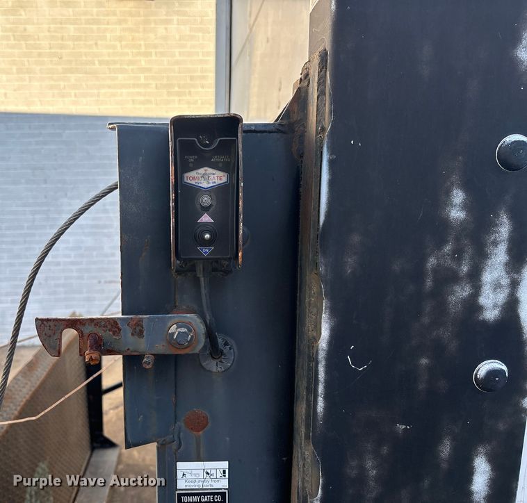 image for item EV3306 1999 Ford E350 box truck