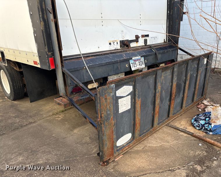 image for item EV3306 1999 Ford E350 box truck