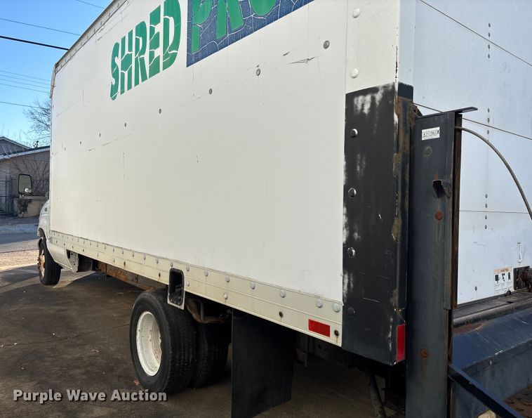image for item EV3306 1999 Ford E350 box truck