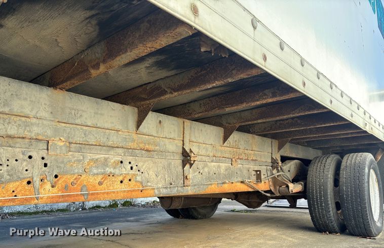 image for item EV3306 1999 Ford E350 box truck