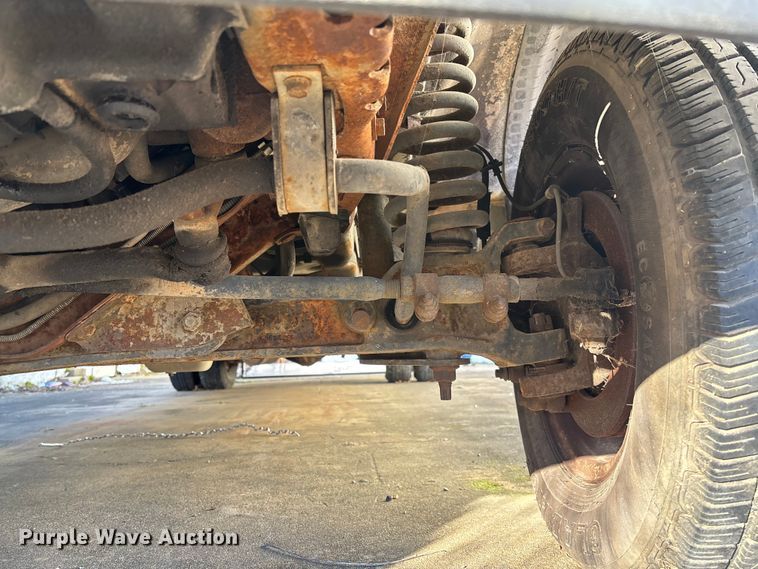 image for item EV3306 1999 Ford E350 box truck