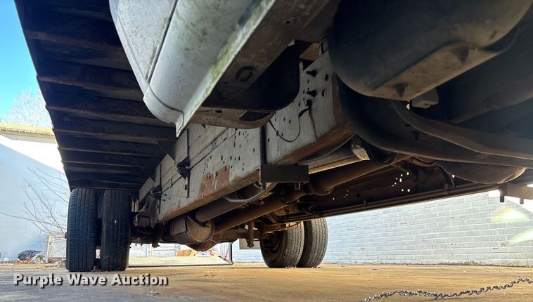 image for item EV3306 1999 Ford E350 box truck