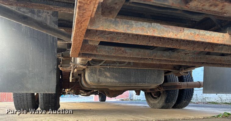 image for item EV3306 1999 Ford E350 box truck