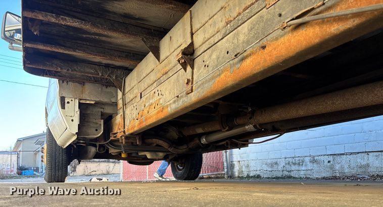 image for item EV3306 1999 Ford E350 box truck