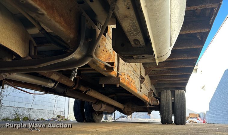 image for item EV3306 1999 Ford E350 box truck