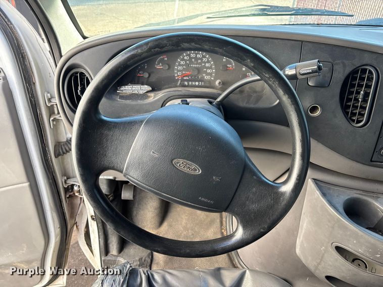 image for item EV3306 1999 Ford E350 box truck