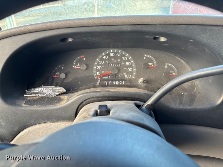 image for item EV3306 1999 Ford E350 box truck