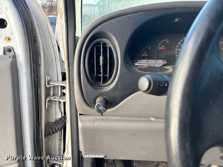 image for item EV3306 1999 Ford E350 box truck