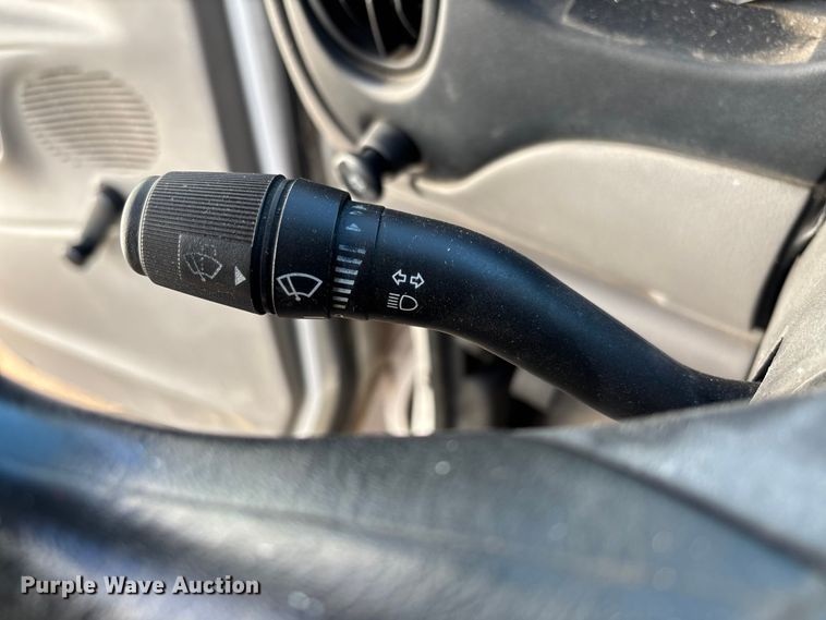 image for item EV3306 1999 Ford E350 box truck