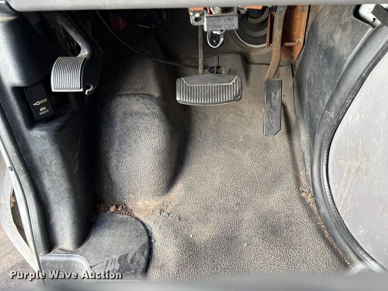 image for item EV3306 1999 Ford E350 box truck