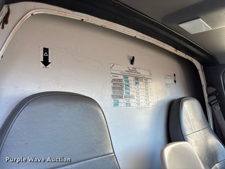 image for item EV3306 1999 Ford E350 box truck