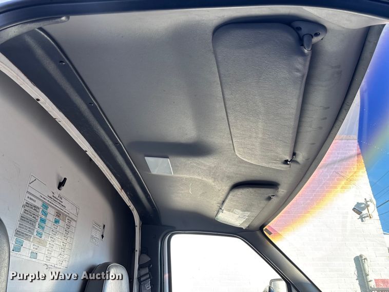 image for item EV3306 1999 Ford E350 box truck