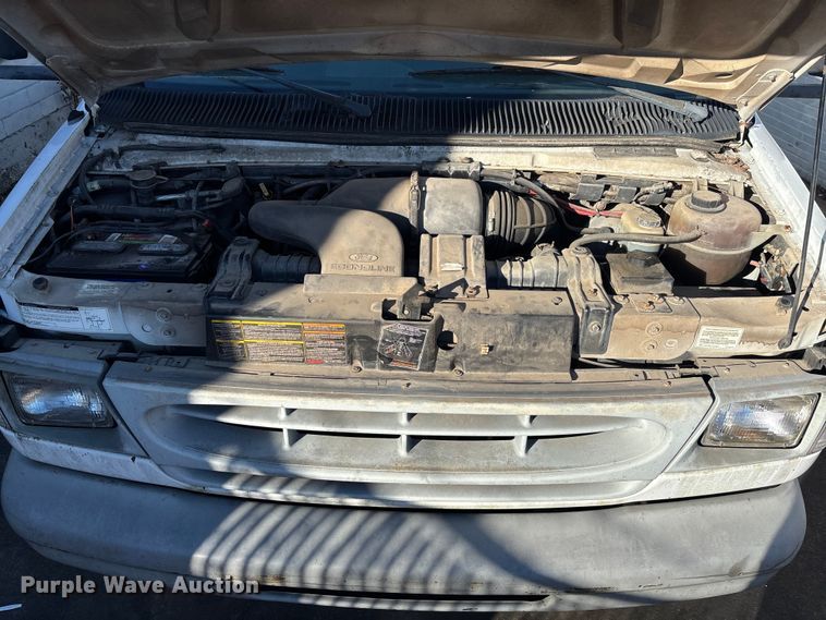 image for item EV3306 1999 Ford E350 box truck