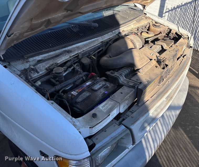 image for item EV3306 1999 Ford E350 box truck