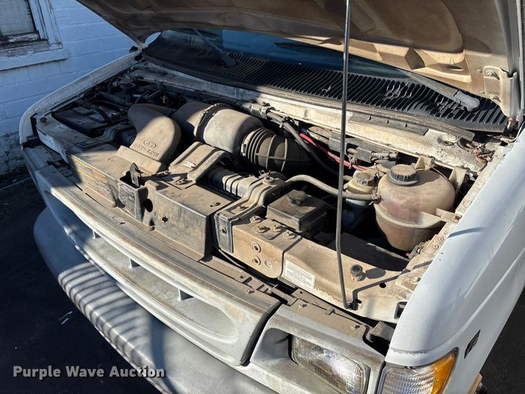 image for item EV3306 1999 Ford E350 box truck