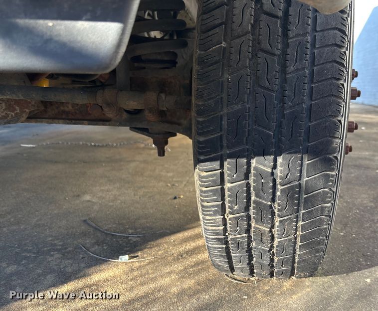 image for item EV3306 1999 Ford E350 box truck