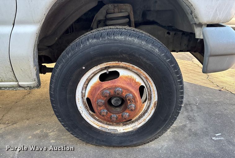 image for item EV3306 1999 Ford E350 box truck