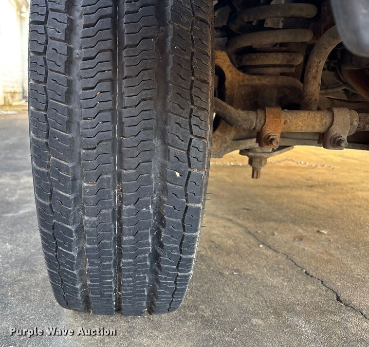 image for item EV3306 1999 Ford E350 box truck