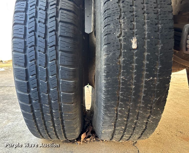 image for item EV3306 1999 Ford E350 box truck