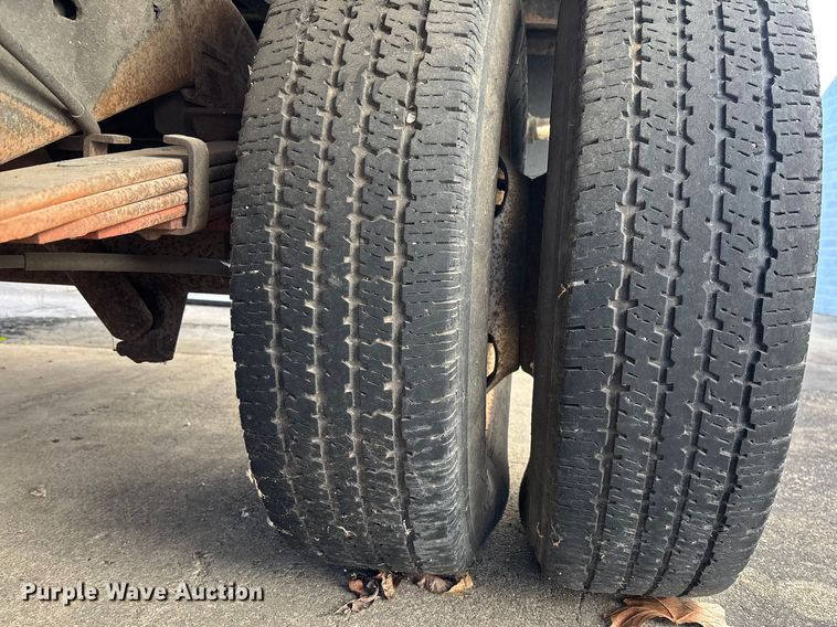 image for item EV3306 1999 Ford E350 box truck