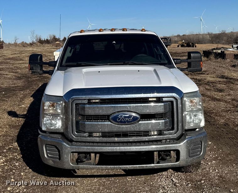 image for item FB0563 2016 Ford F350 Super Duty XL Crew Cab utility bed pickup truck