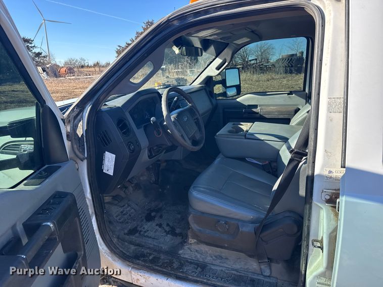 image for item FB0563 2016 Ford F350 Super Duty XL Crew Cab utility bed pickup truck