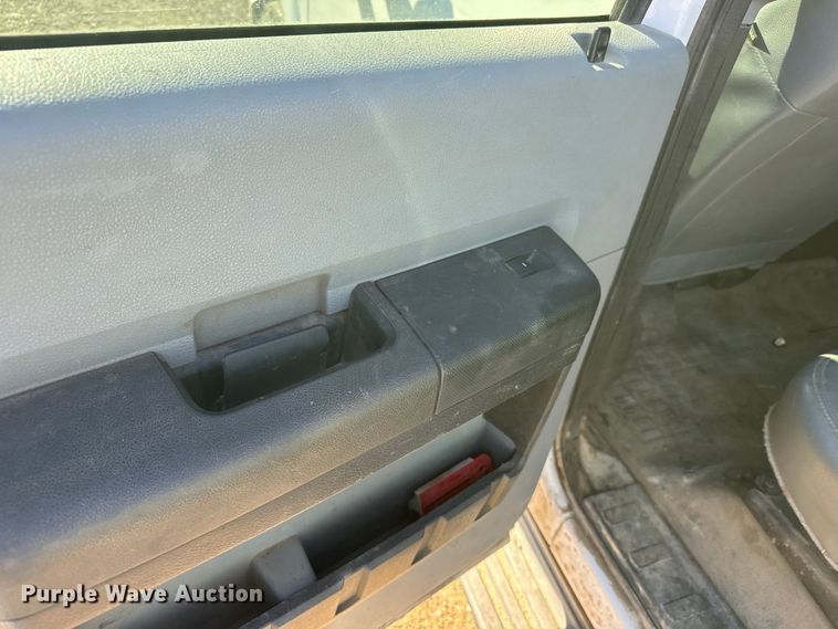 image for item FB0563 2016 Ford F350 Super Duty XL Crew Cab utility bed pickup truck