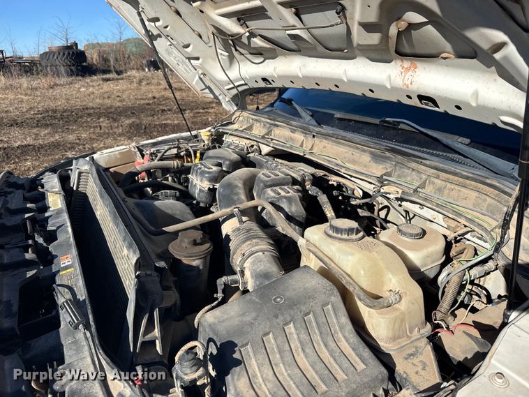 image for item FB0563 2016 Ford F350 Super Duty XL Crew Cab utility bed pickup truck