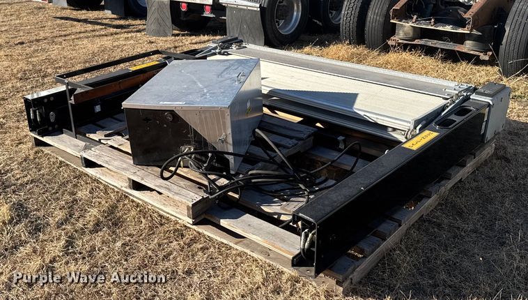 image for item FB0603 Palfinger ML680-VL-B box trailer end gate lift