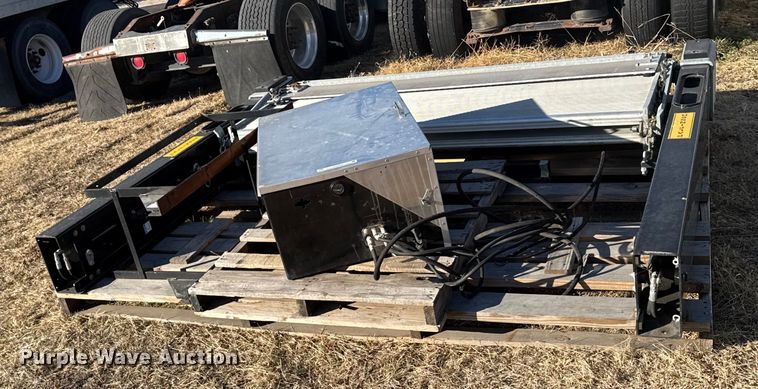 image for item FB0603 Palfinger ML680-VL-B box trailer end gate lift