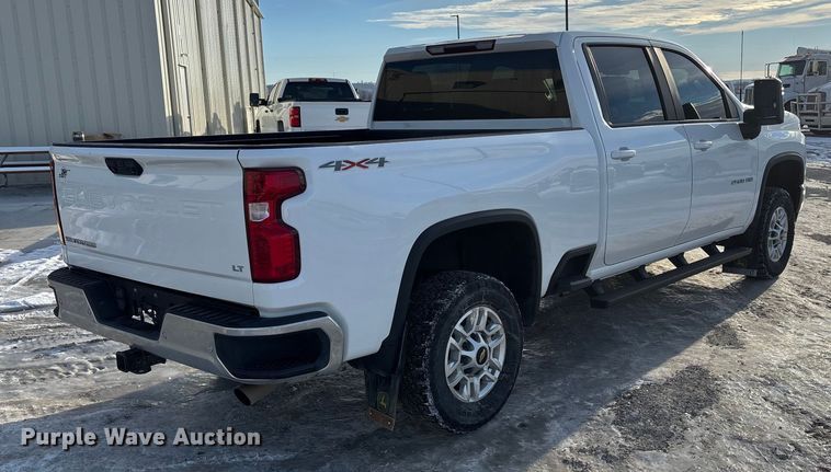 image for item FG1537 2021 Chevrolet Silverado 2500HD LT Crew Cab pickup truck