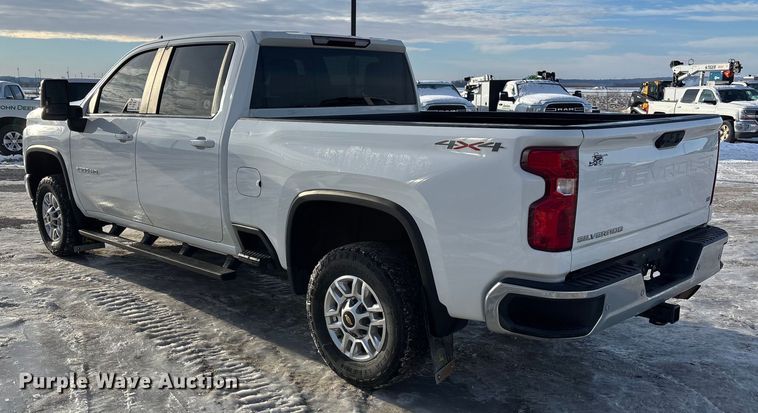 image for item FG1537 2021 Chevrolet Silverado 2500HD LT Crew Cab pickup truck