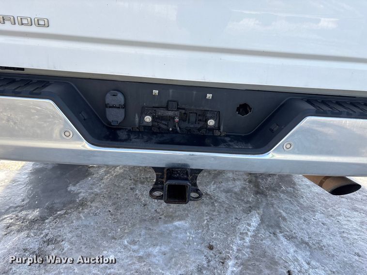 image for item FG1537 2021 Chevrolet Silverado 2500HD LT Crew Cab pickup truck