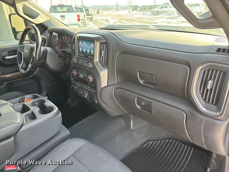 image for item FG1537 2021 Chevrolet Silverado 2500HD LT Crew Cab pickup truck