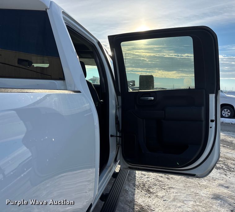 image for item FG1537 2021 Chevrolet Silverado 2500HD LT Crew Cab pickup truck